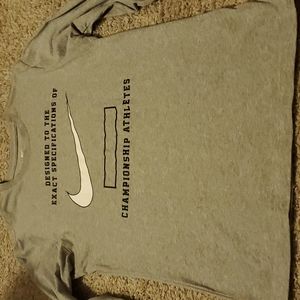NWOT Men's Nike Long Sleeve T Shirt